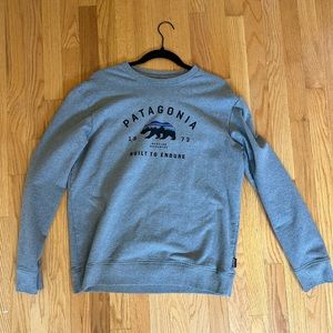 Men’s Patagonia bear medium crew neck pullover sweatshirt - grey